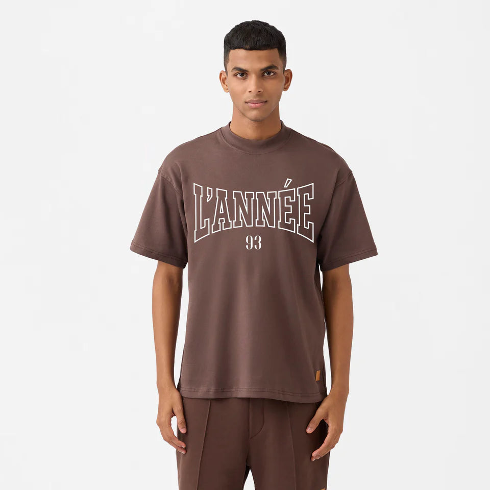 L'annee93 Tee in Chocolate Brown