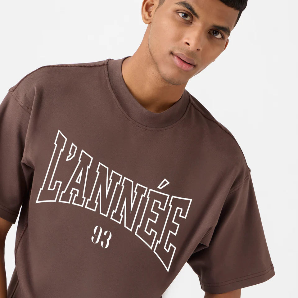 L'annee93 Tee in Chocolate Brown